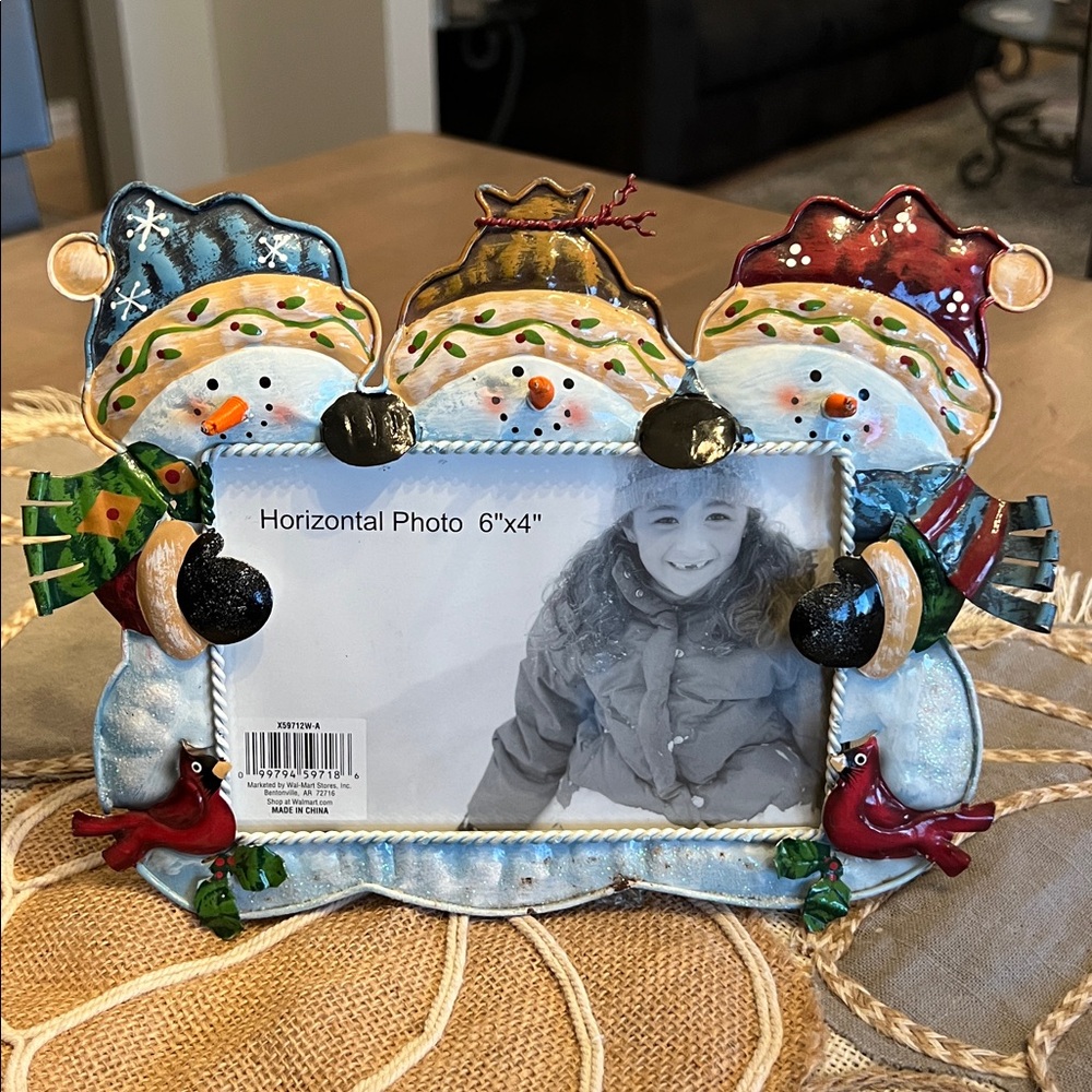 NWT Fun Snowmen Trio Metal Cut-Out Picture Frame - 9” x 7”